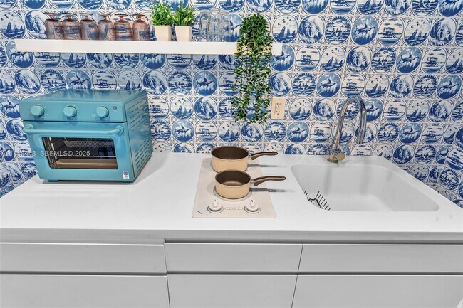 Building Photo - 1100 West Ave