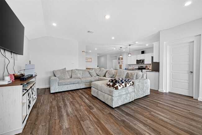 Building Photo - 8730 Shumard Oak Dr