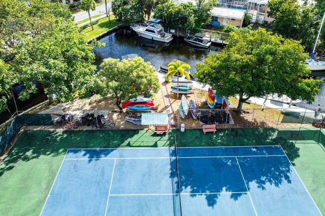Building Photo - 1000 River Reach Dr