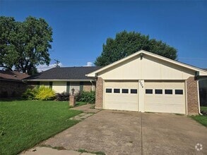 Building Photo - 2204 Shady Park Dr