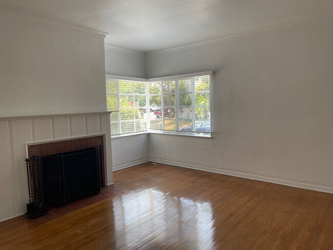 Building Photo - 106 N Edgemont St