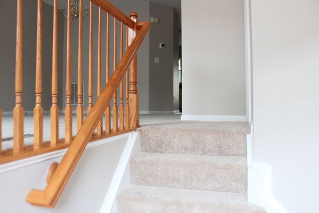 Building Photo - Beautiful 3-Level Townhouse with Finished Basement & Garage