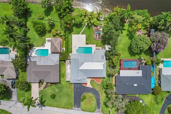 Building Photo - 1120 E Tropical Way