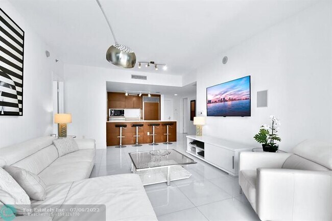 Building Photo - 475 Brickell Ave