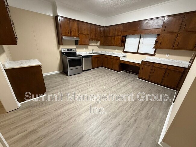 Building Photo - 34 Ivy St