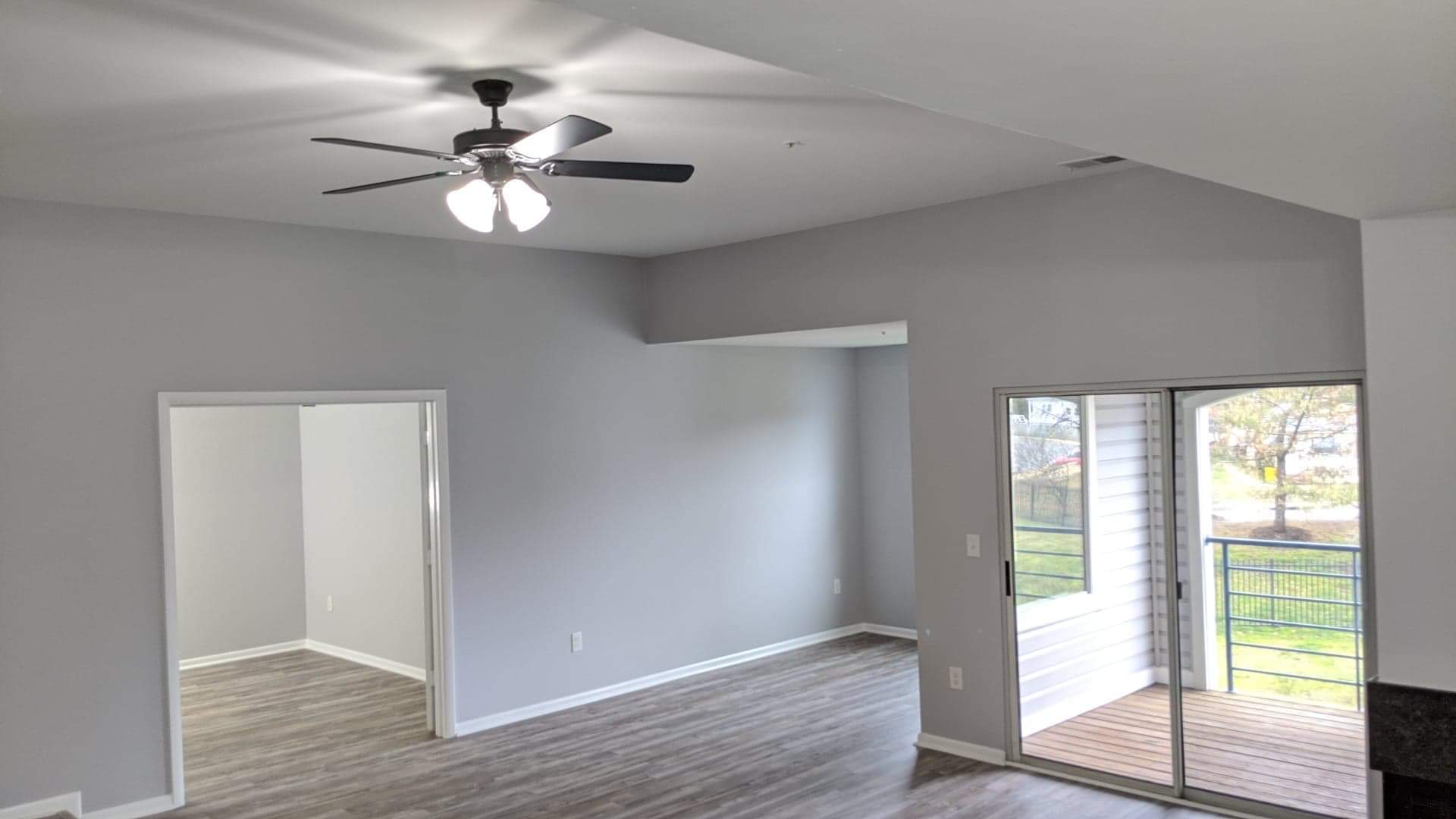 Living aread leading to den - 20 Greystone Ct