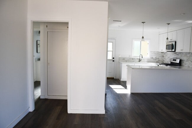 Building Photo - Jameson (167-169)