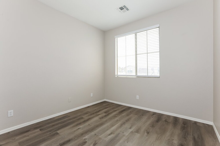 Building Photo - 5334 E Harmony Ave