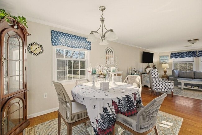 Building Photo - 5 Leland Point Dr