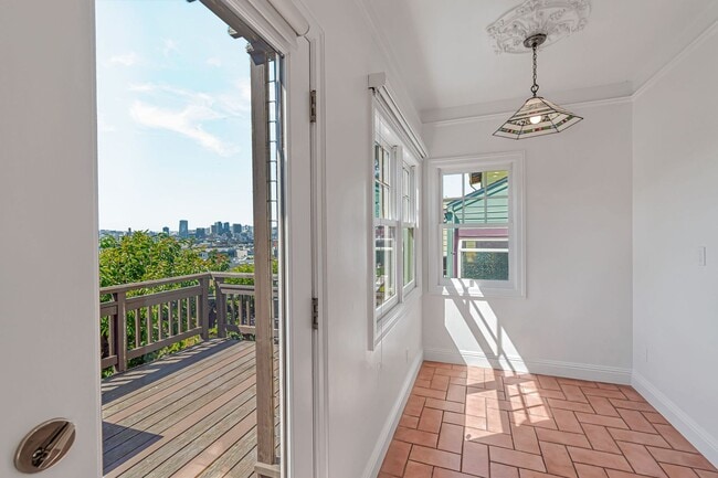 Building Photo - Charming Four Bedroom Home in Potrero Hill...