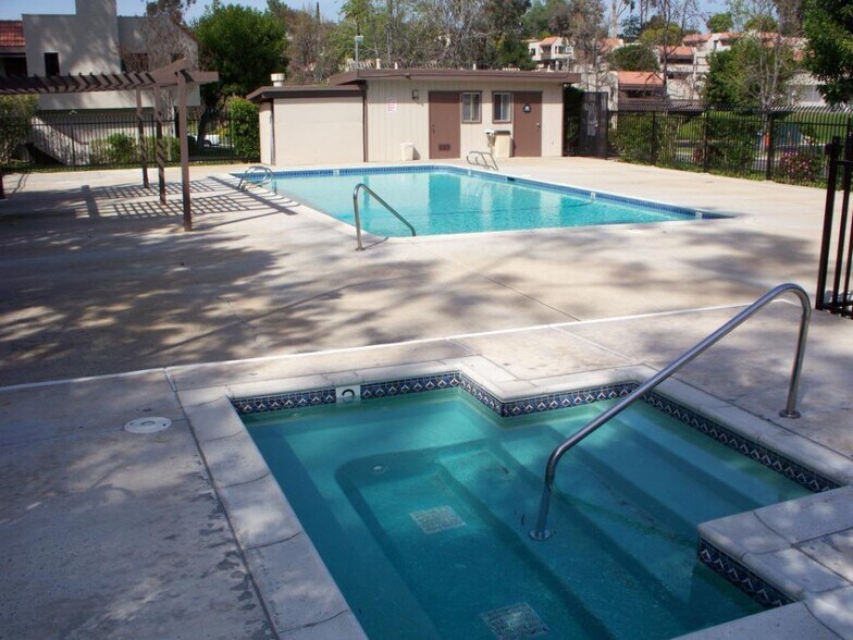 Building Photo - 6612 Reservoir Ln