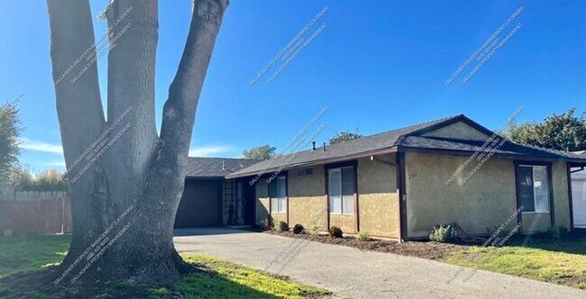 Building Photo - Goleta Three Bedroom Home - Pets Considered - Available Now