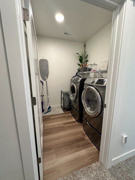 Building Photo - 938 W Coral Charm Wy