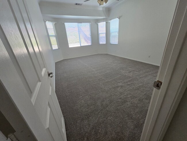 Building Photo - 6011 Dubois Pl