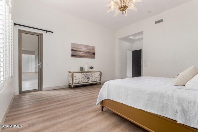 Building Photo - 11312 E Greenway Rd