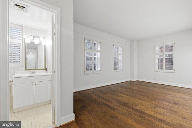 Building Photo - 2127 California St NW