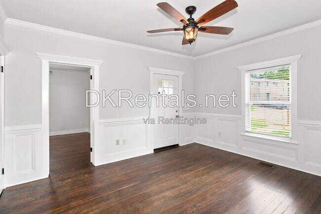 Building Photo - 1845 Vesta Ave
