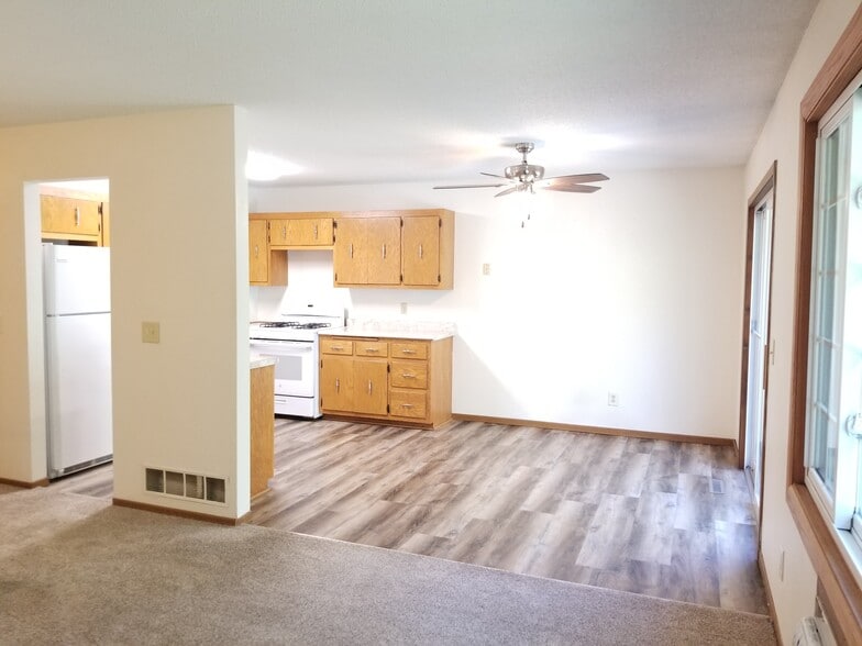 Building Photo - 220 Leighton Dr