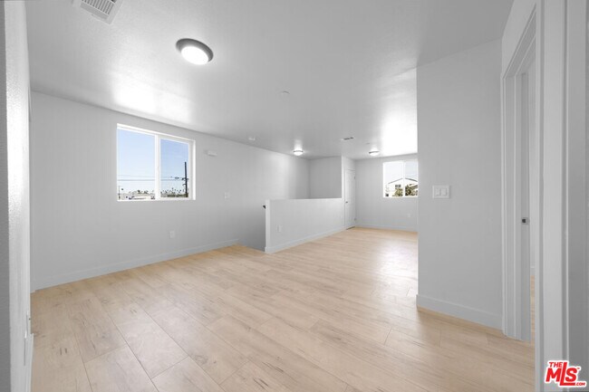 Building Photo - 236 W 84th Pl