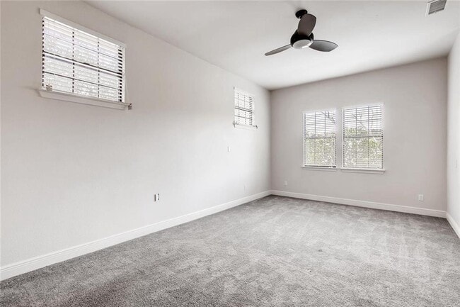 Building Photo - 11401 Oak Knoll Dr