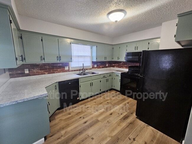 Building Photo - 3212 W 9th St