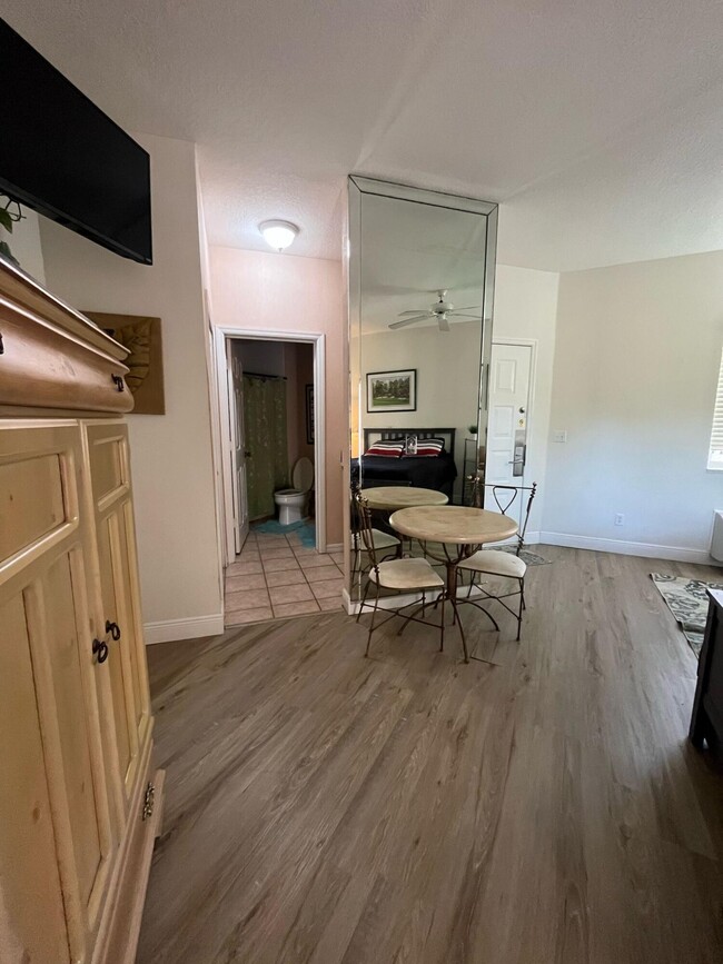 Building Photo - 9841 Perfect Dr