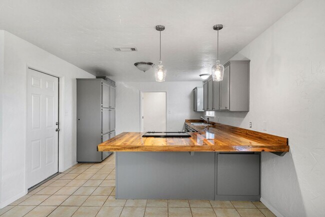 Building Photo - Horse Property