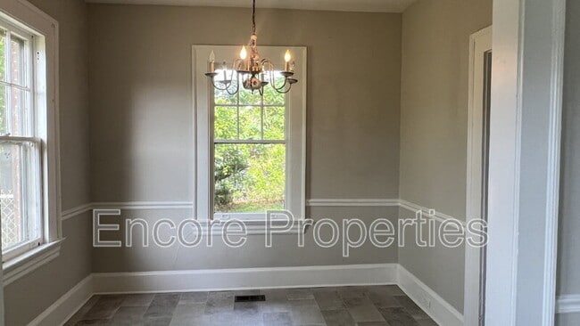 Building Photo - 705 Rhem St