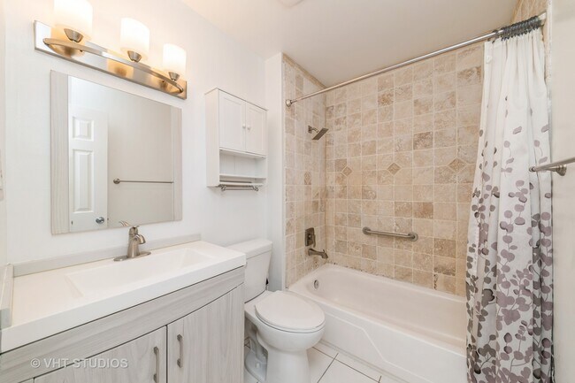 Building Photo - 1511 N Windsor Dr