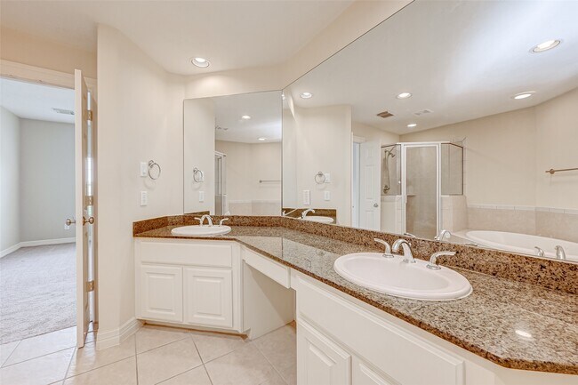 Building Photo - 13607 Brookbluff Ln