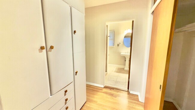 Building Photo - 5209 Walnut Grove Rd