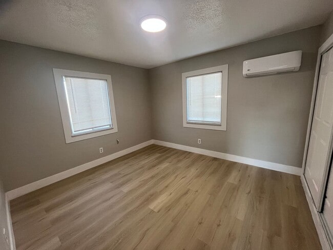 Building Photo - 500