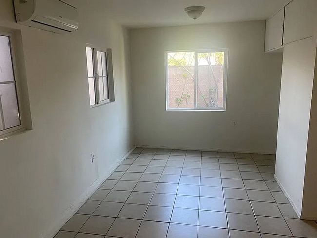 Building Photo - 15432 Saticoy St