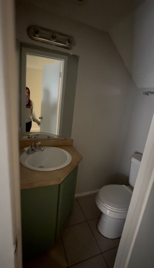 Building Photo - Gated & Affordable-Move in special!