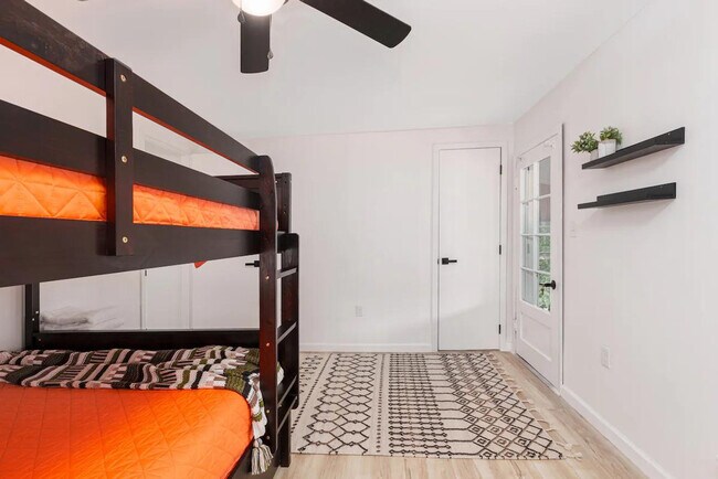 Building Photo - 10904 NY-73 Scenic