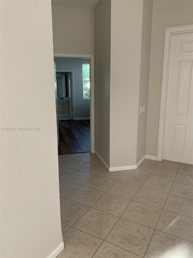 Building Photo - 2518 Bay Pointe Ct