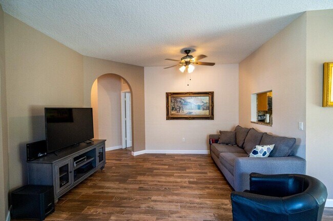 Building Photo - 732 SW Rocky Bayou Terrace