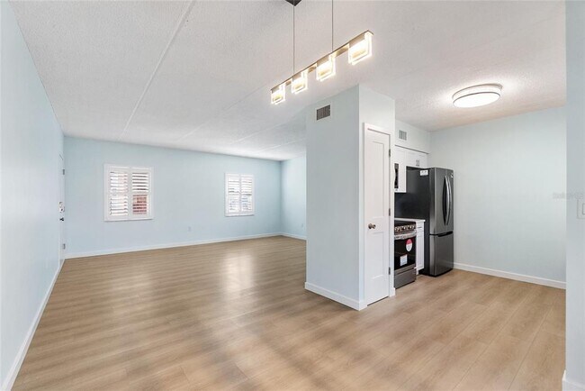 Building Photo - 1153 Rue des Rois