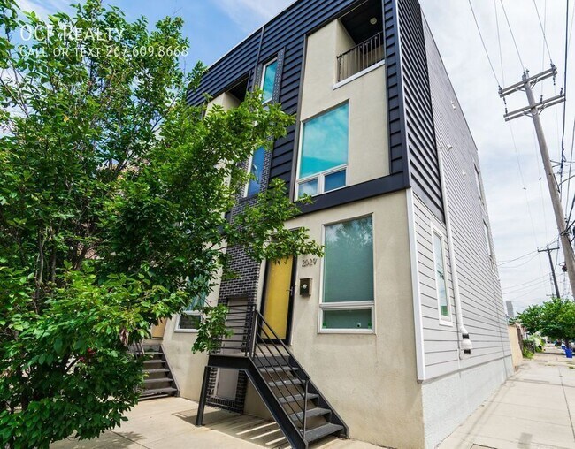 Building Photo - 2029 E Huntingdon St