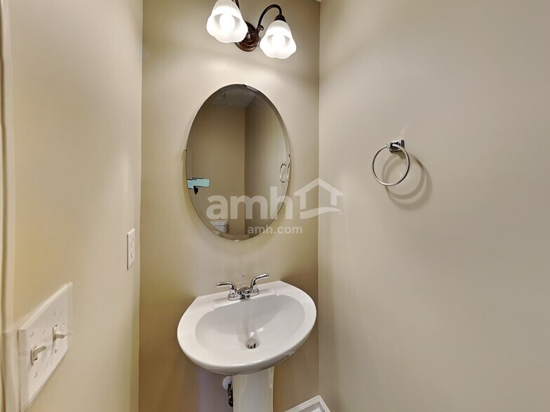 Building Photo - 2519 Claymore Run