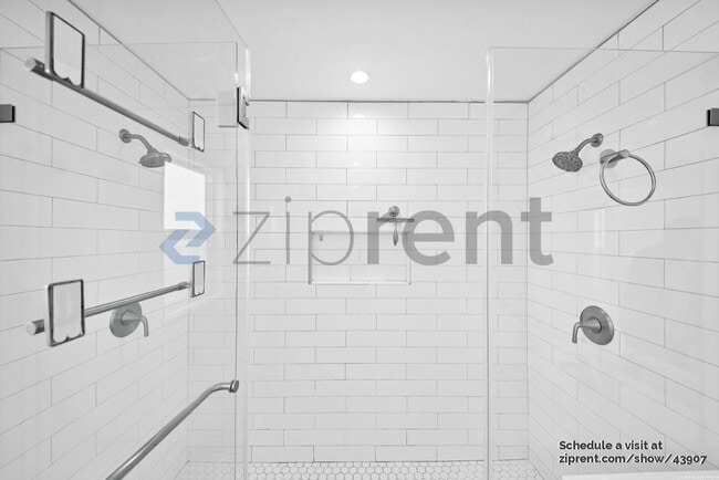Building Photo - 5150 S Manhattan Pl