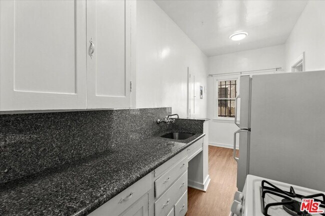 Building Photo - 630 Cochran Ave