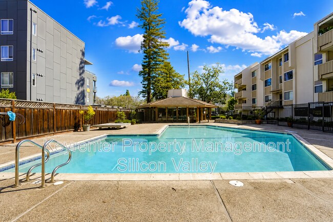 Building Photo - 400 Ortega Ave