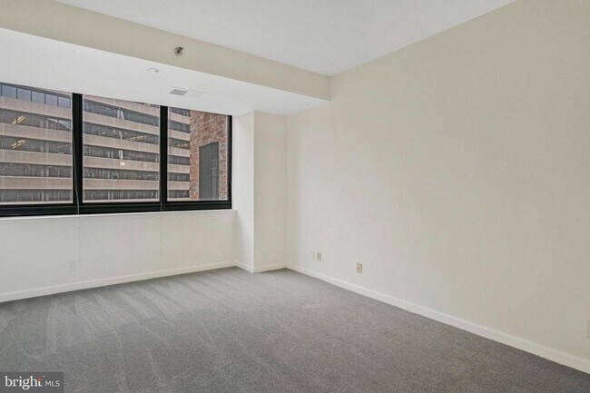Building Photo - 1805 Crystal Dr