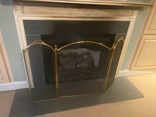 Building Photo - Suite A Main Level