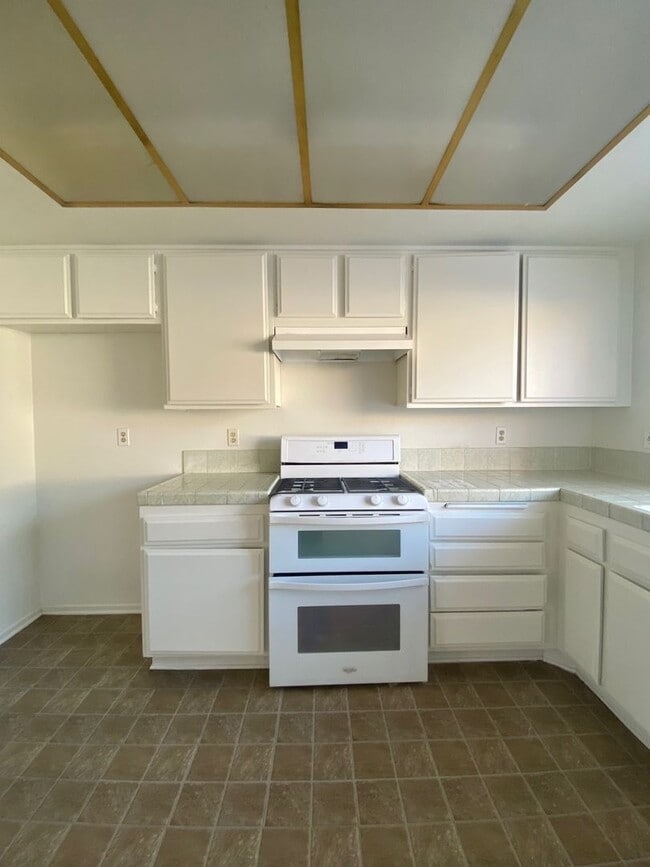 Building Photo - 1421 Padua Ave