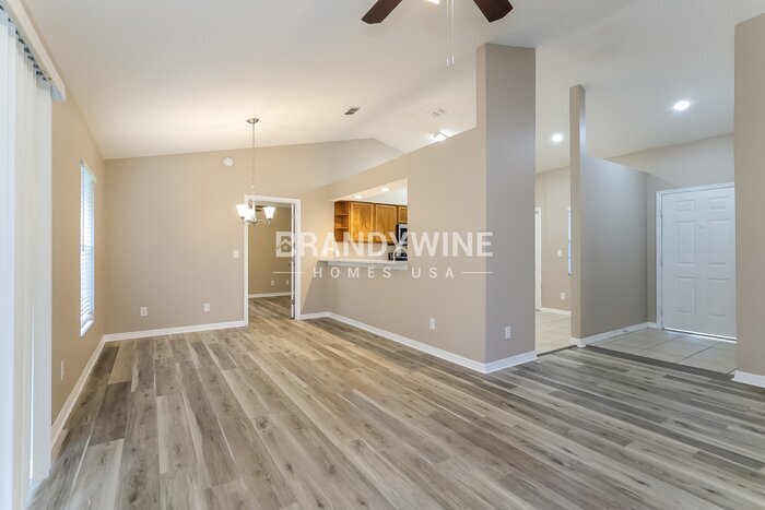 Building Photo - 110 Meadowglen Ct