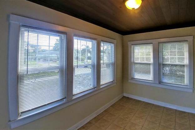 Building Photo - 415 Greenbriar Dr
