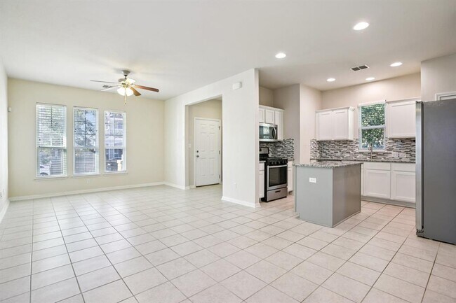 Building Photo - 174 Friendship Oak Dr