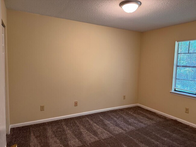 Building Photo - 2037